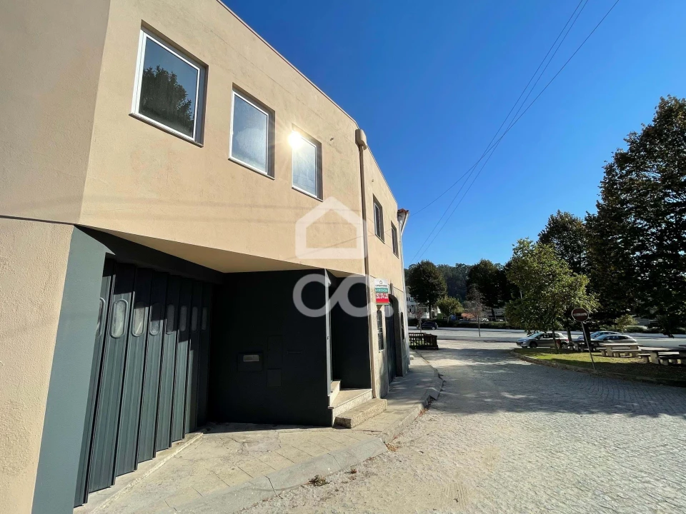 Armazém para Arrendamento em Landim Foto 17