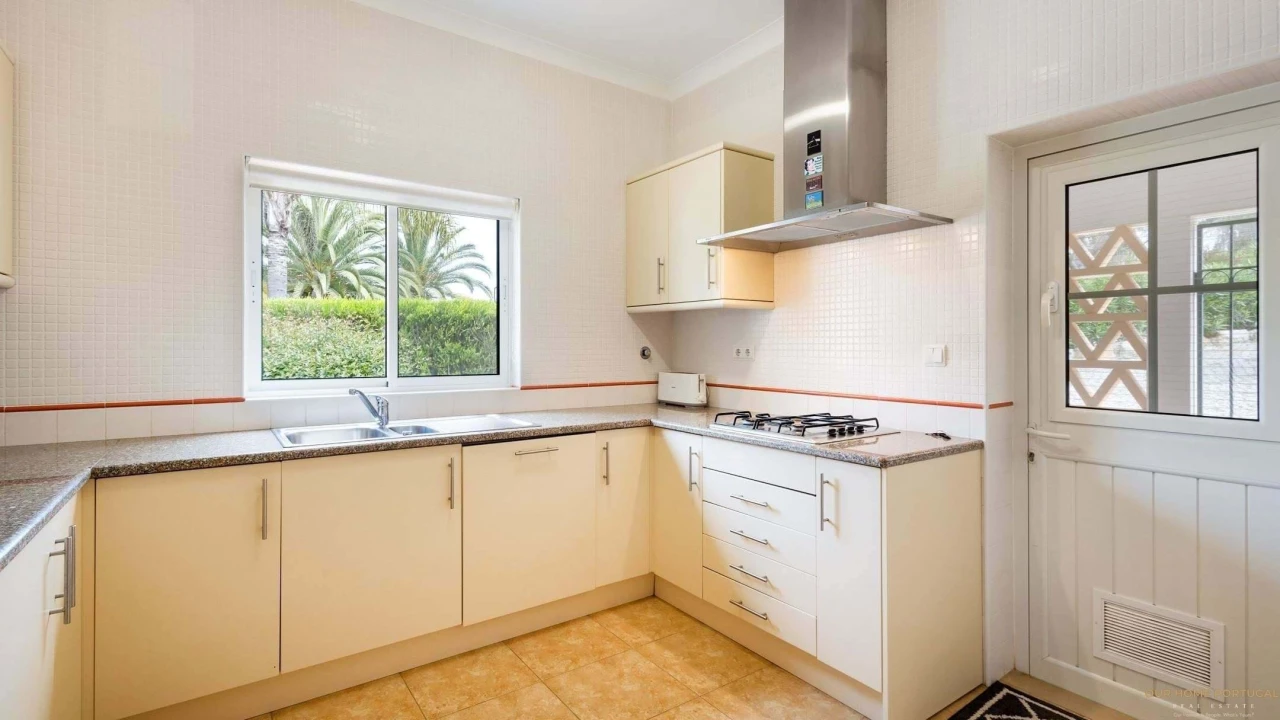 Apartamento T4 para Venda em Estômbar e Parchal Foto 6
