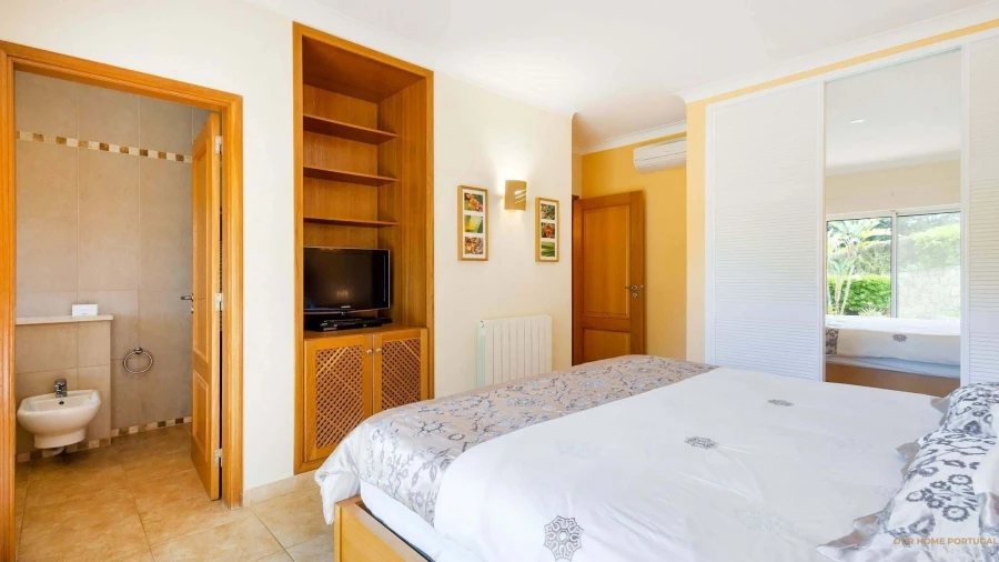 Apartamento T4 para Venda em Estômbar e Parchal Foto 17