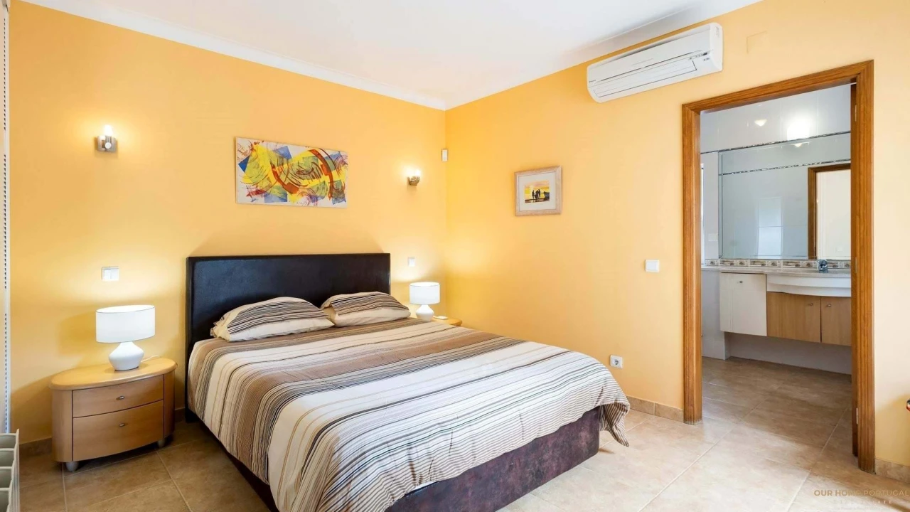 Apartamento T4 para Venda em Estômbar e Parchal Foto 12