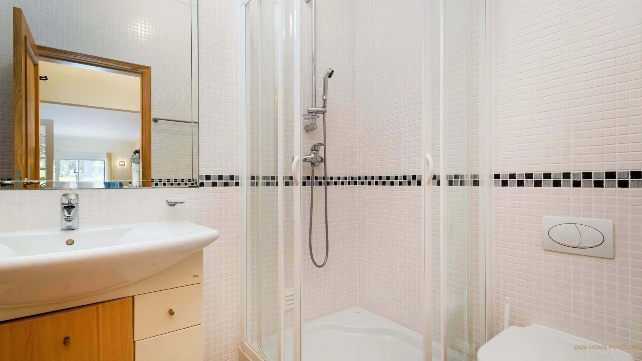 Apartamento T4 para Venda em Estômbar e Parchal Foto 15