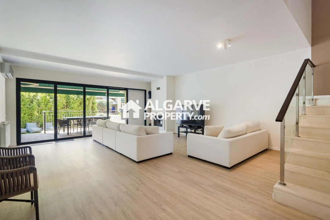 Apartamento T6 para Venda em Boliqueime Foto 3