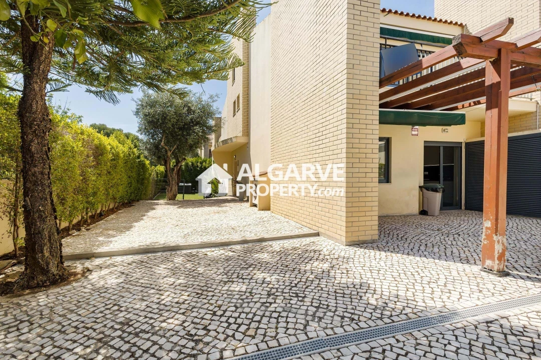 Apartamento T6 para Venda em Boliqueime Foto 6