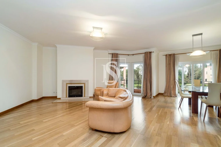 Apartamento T4 para Arrendamento em Alcabideche Foto 6