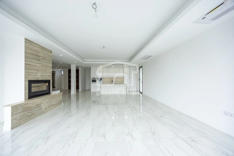 Moradia T3 para Venda em Fajã da Ovelha Foto 5