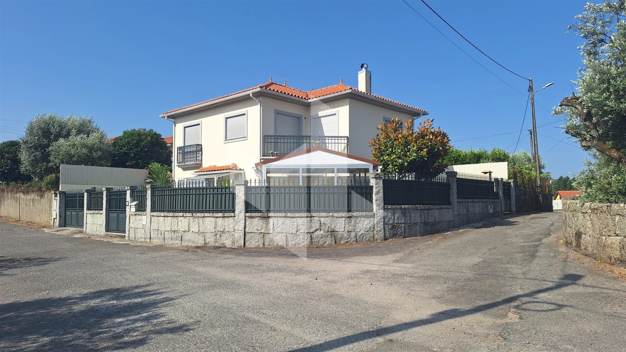 Moradia T3 para Venda em Lajeosa do Dão Foto 2