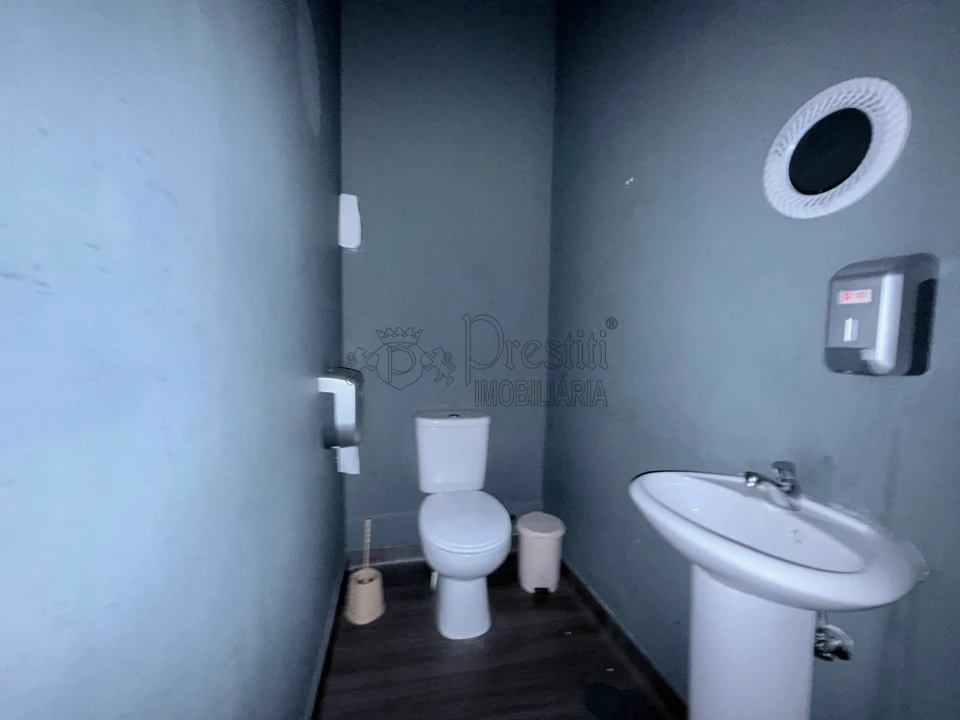 Loja para Venda em Caldas de Vizela (São Miguel e São João) Foto 5