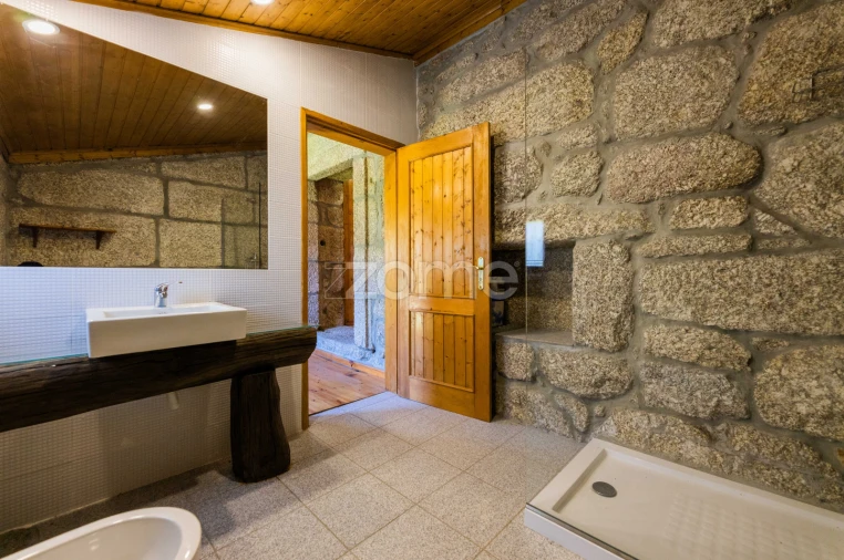 Moradia T4 para Venda em Anissó e Soutelo Foto 32