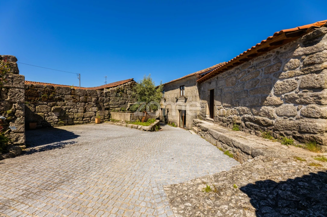 Moradia T4 para Venda em Anissó e Soutelo Foto 1