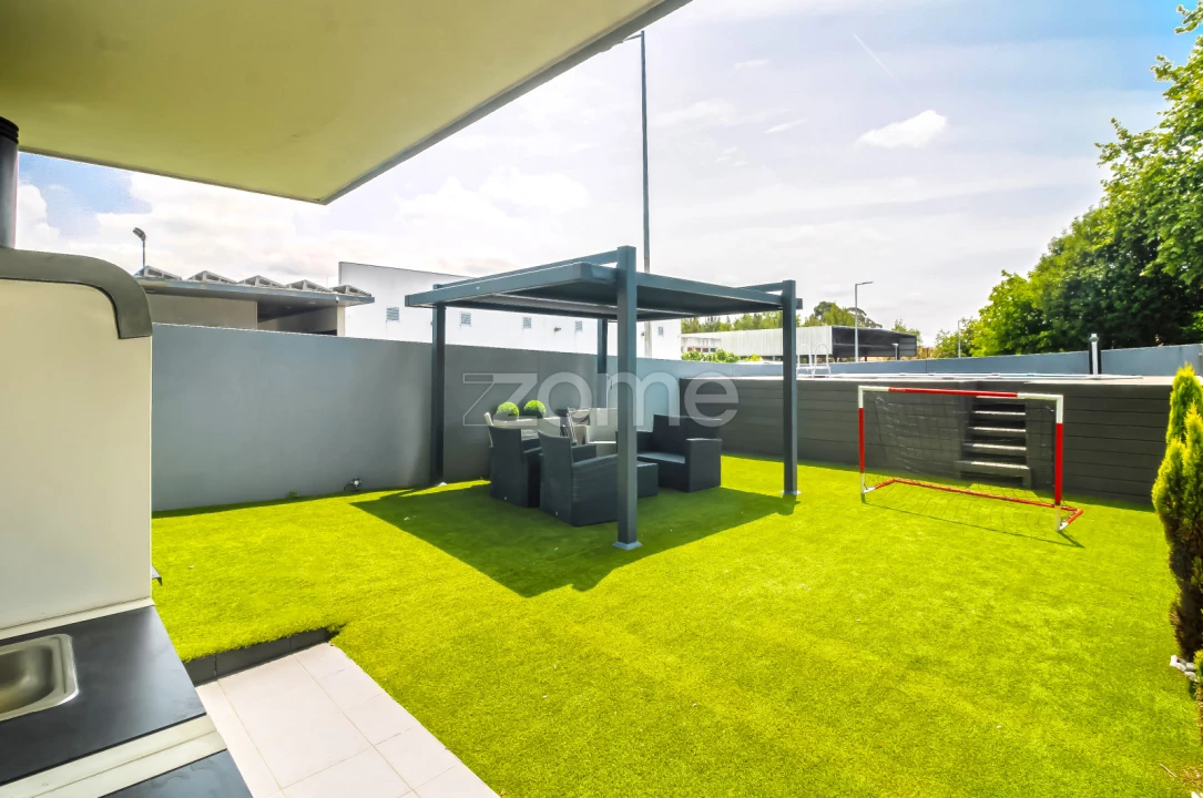 Moradia T4 para Venda em Canelas Foto 63