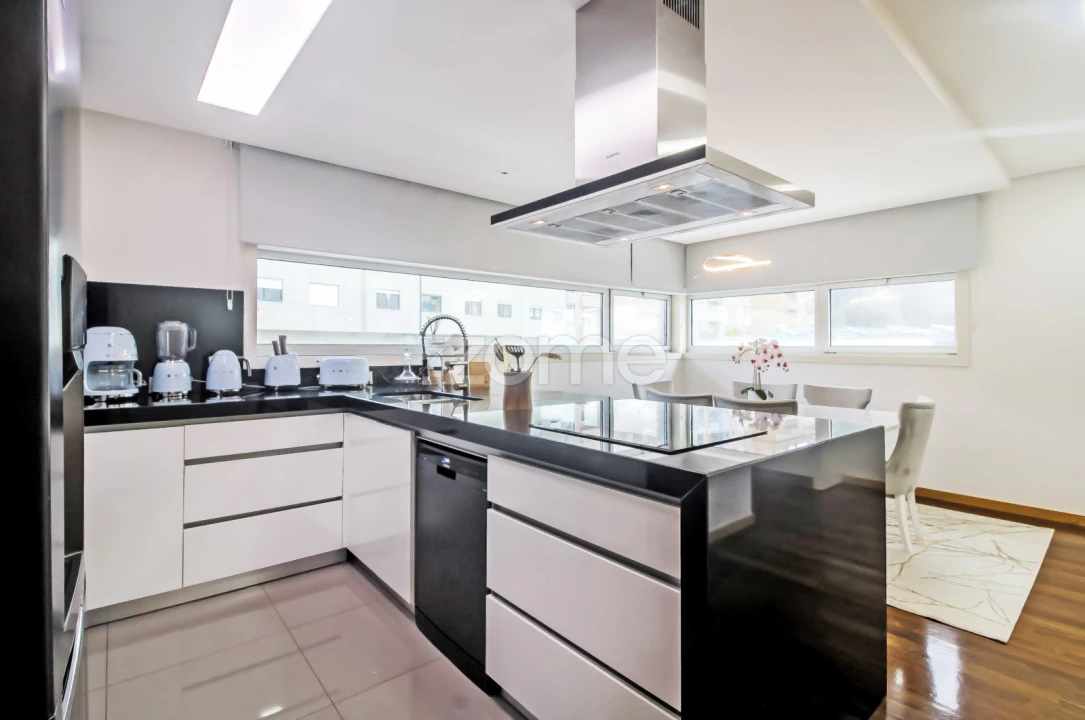 Moradia T4 para Venda em Canelas Foto 10