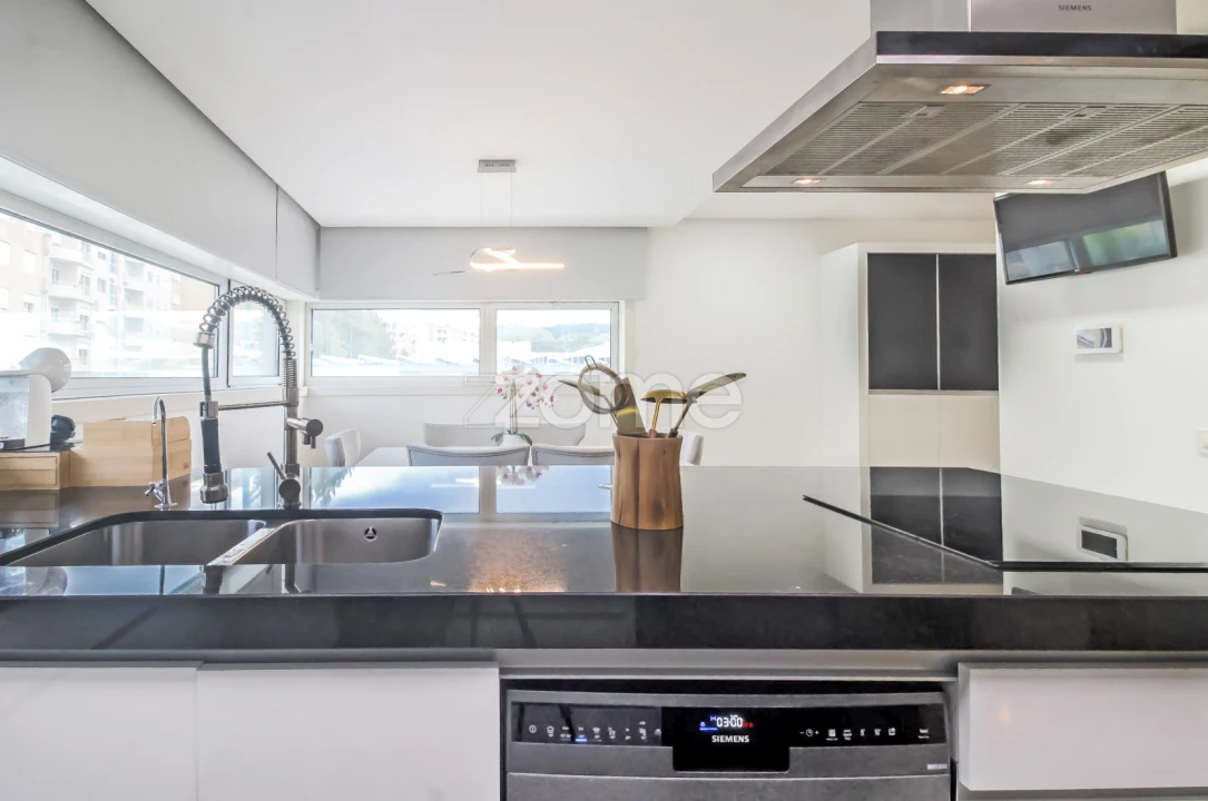 Moradia T4 para Venda em Canelas Foto 13