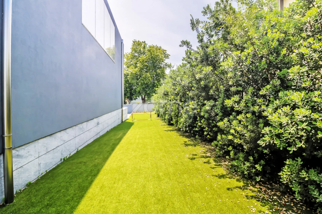 Moradia T4 para Venda em Canelas Foto 59