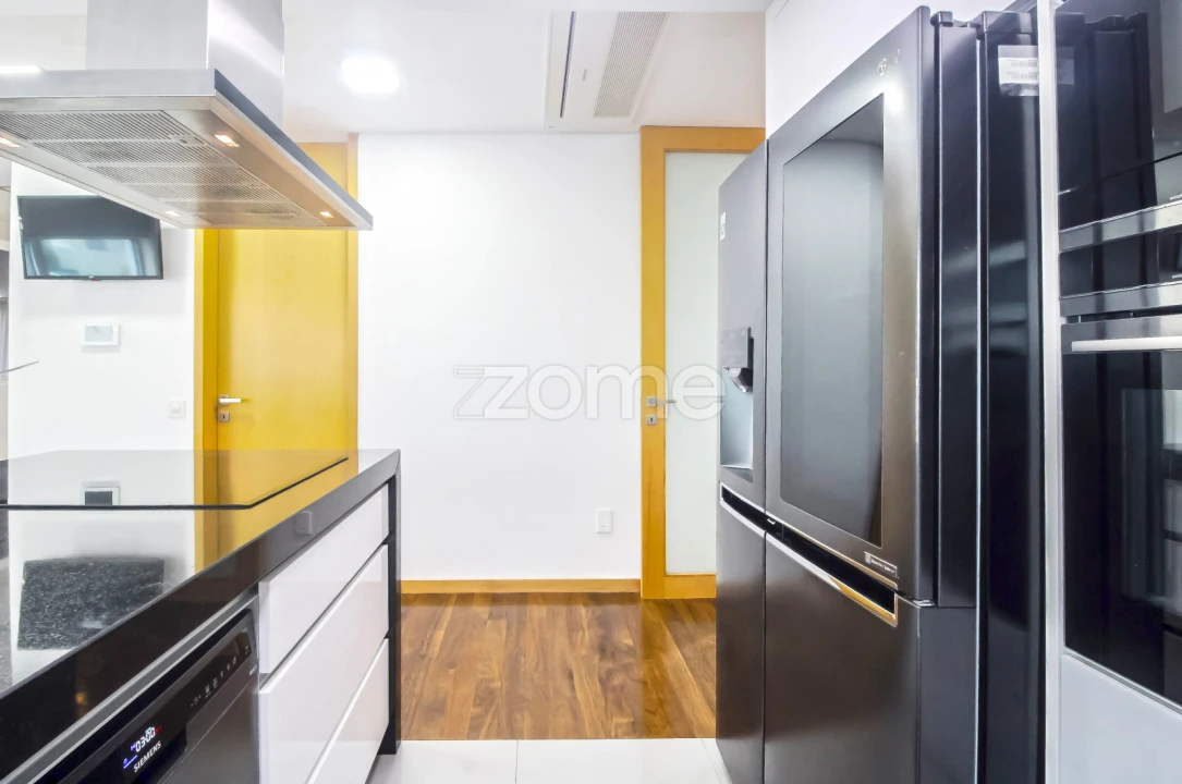 Moradia T4 para Venda em Canelas Foto 8