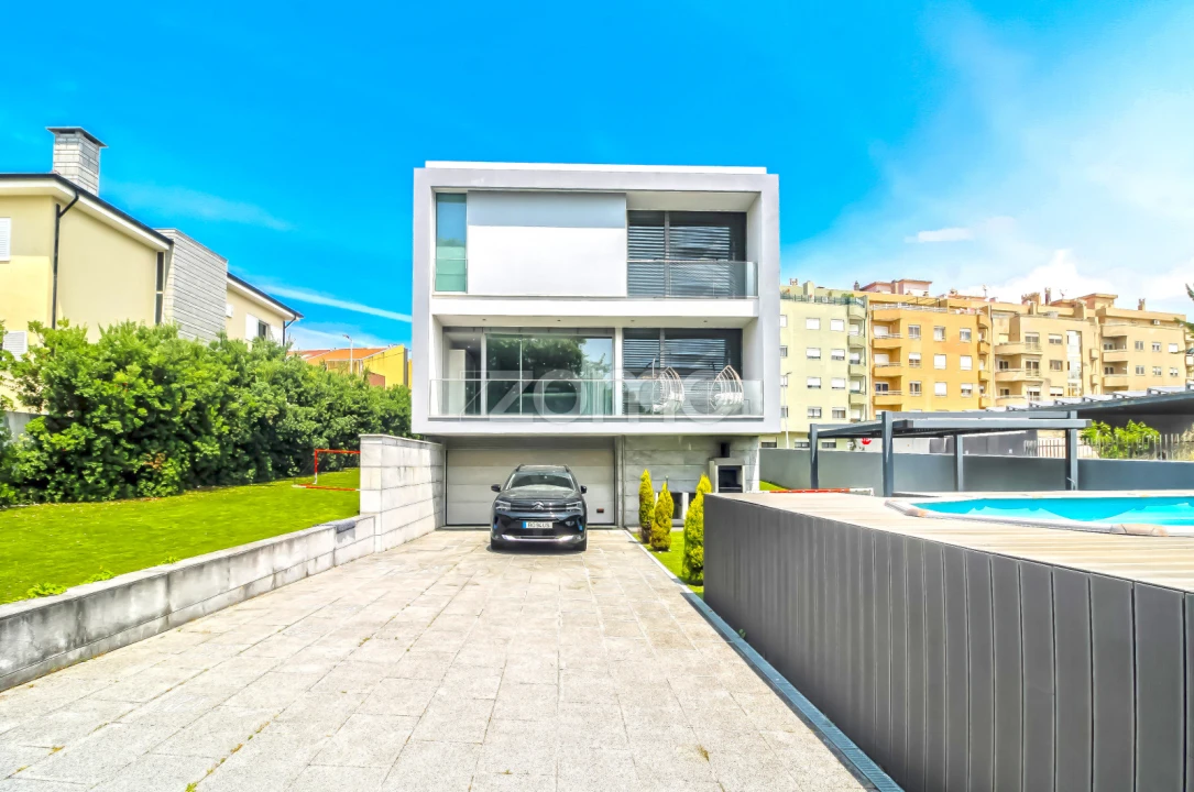 Moradia T4 para Venda em Canelas Foto 68