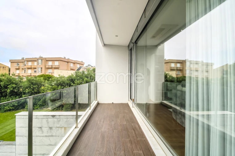 Moradia T4 para Venda em Canelas Foto 22