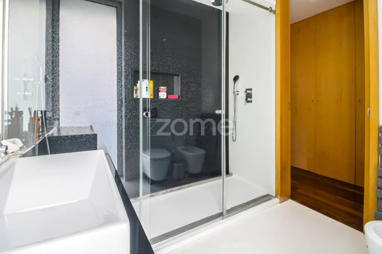 Moradia T4 para Venda em Canelas Foto 34