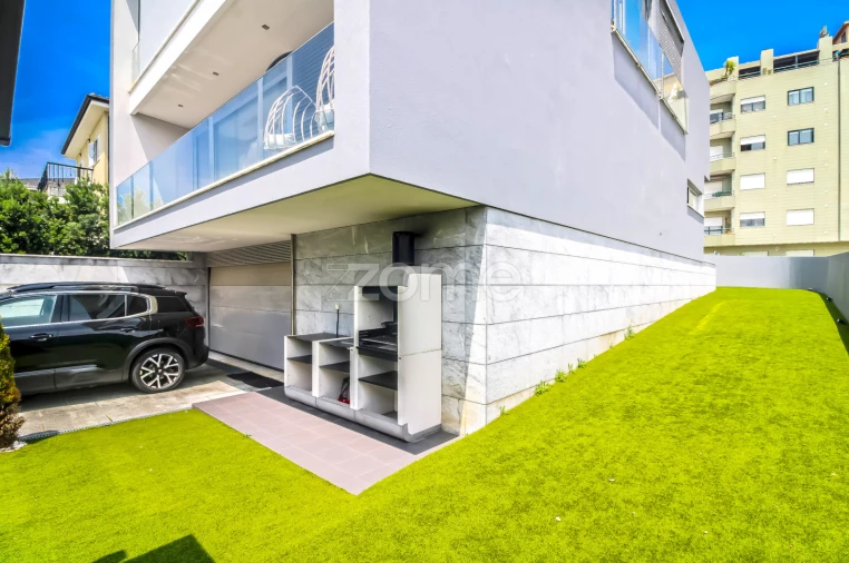 Moradia T4 para Venda em Canelas Foto 61