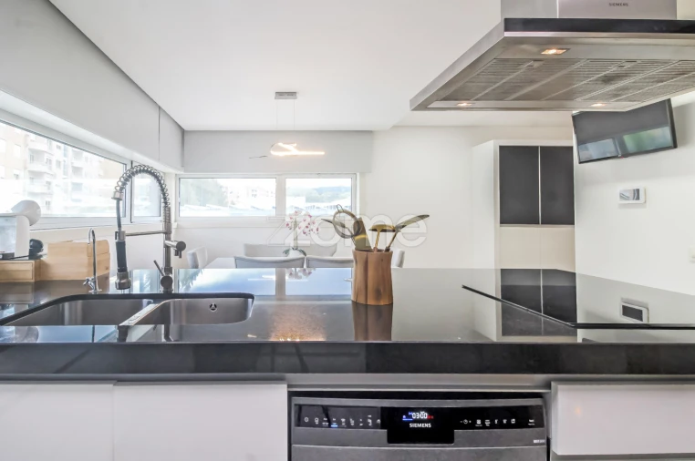 Moradia T4 para Venda em Canelas Foto 13