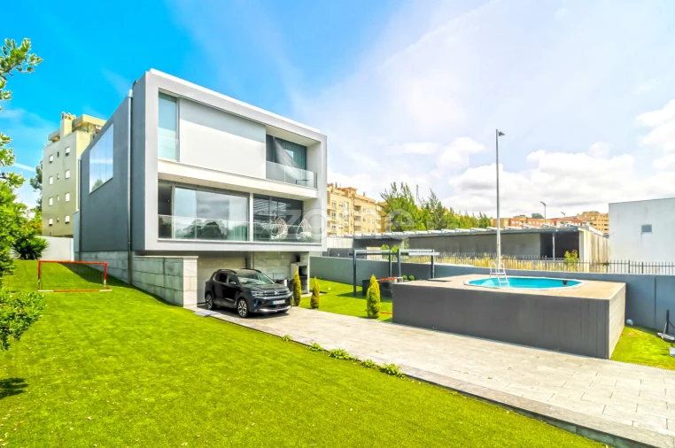 Moradia T4 para Venda em Canelas Foto 2