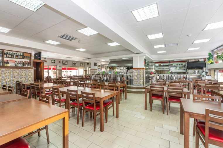 Negócio para Venda em Espinho Foto 3