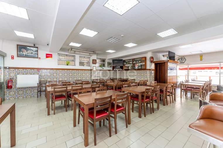 Negócio para Venda em Espinho Foto 1