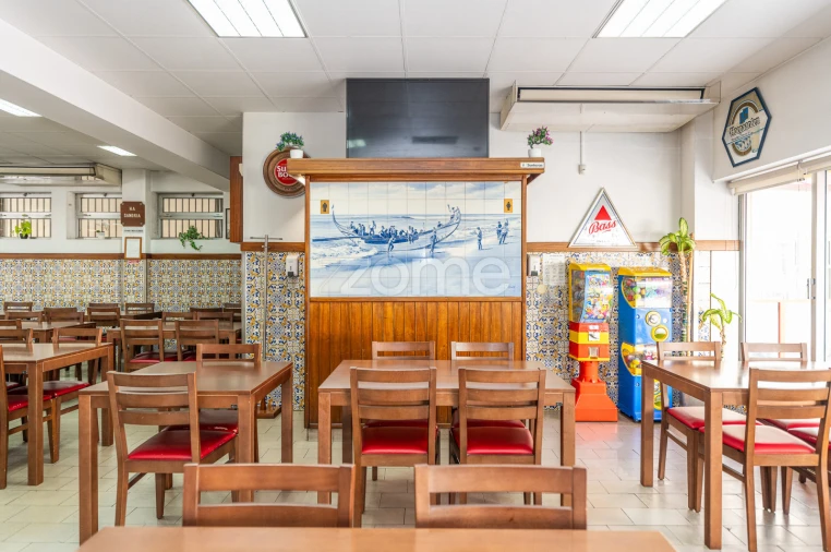 Negócio para Venda em Espinho Foto 39