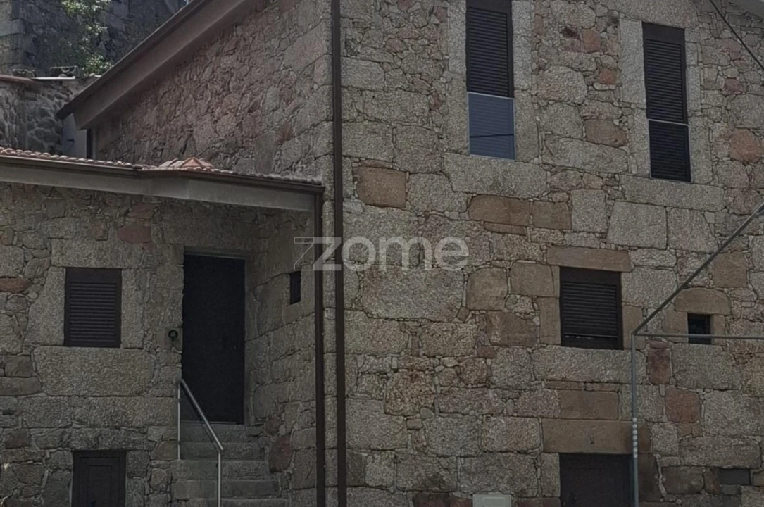 Moradia T3 para Venda em Seia, São Romão e Lapa dos Dinheiros Foto 8