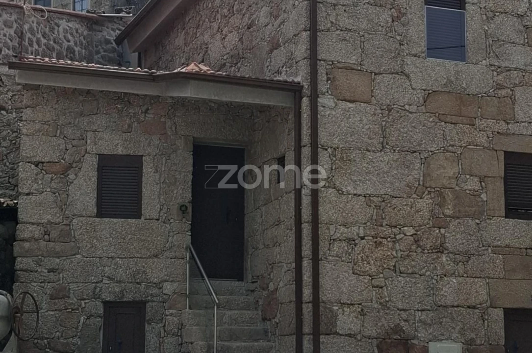 Moradia T3 para Venda em Seia, São Romão e Lapa dos Dinheiros Foto 2
