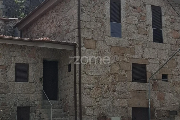 Moradia T3 para Venda em Seia, São Romão e Lapa dos Dinheiros Foto 9