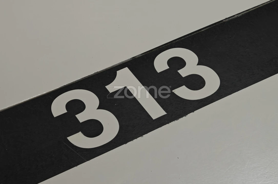 Garagem para Venda em Lagos (São Sebastião e Santa Maria) Foto 8