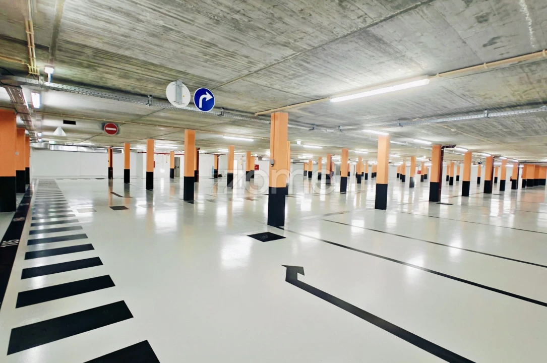 Garagem para Venda em Lagos (São Sebastião e Santa Maria) Foto 12