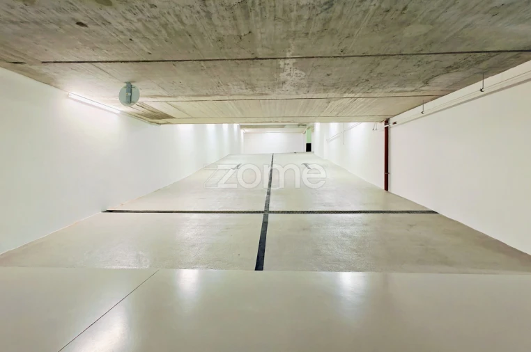 Garagem para Venda em Lagos (São Sebastião e Santa Maria) Foto 6