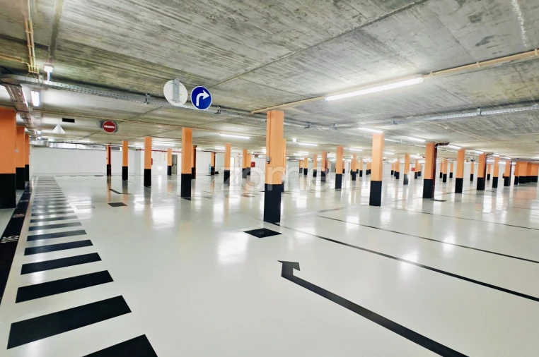 Garagem para Venda em Lagos (São Sebastião e Santa Maria) Foto 12