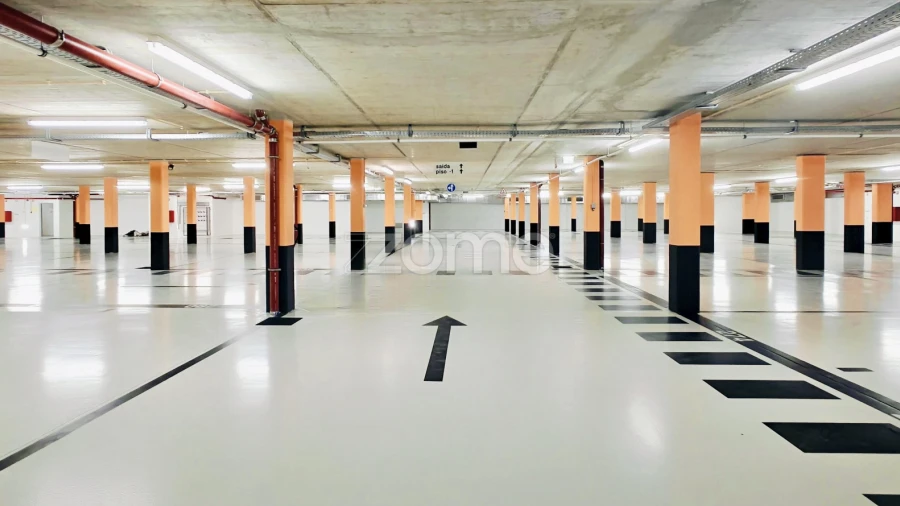 Garagem para Venda em Lagos (São Sebastião e Santa Maria)
