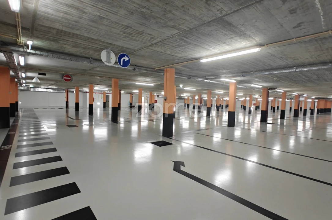 Garagem para Venda em Lagos (São Sebastião e Santa Maria) Foto 6