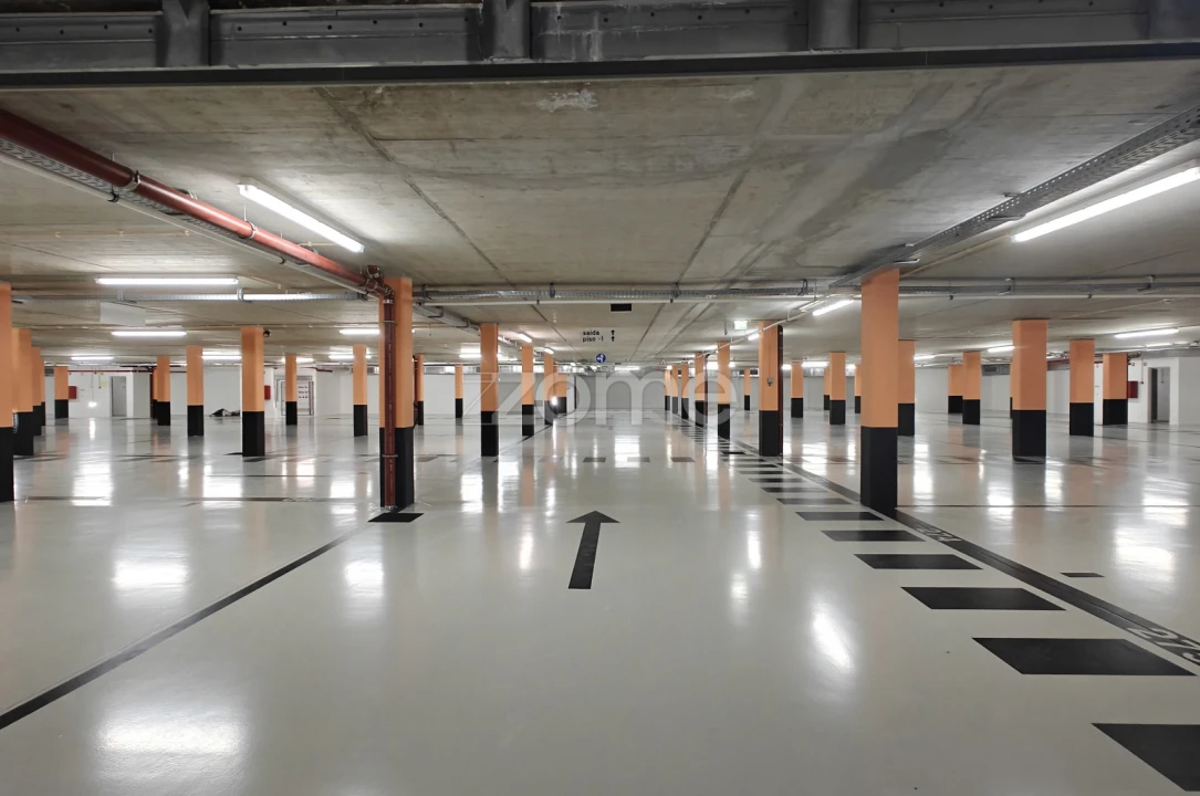 Garagem para Venda em Lagos (São Sebastião e Santa Maria) Foto 9