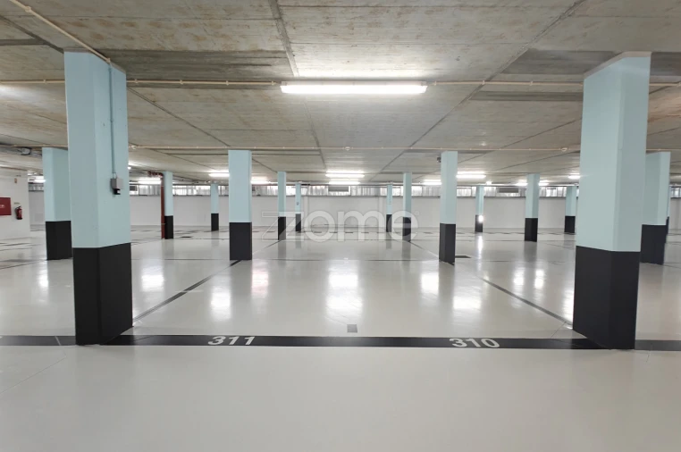 Garagem para Venda em Lagos (São Sebastião e Santa Maria) Foto 8