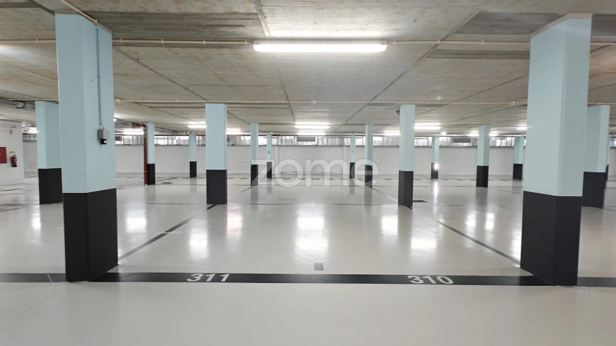 Garagem para Venda em Lagos (São Sebastião e Santa Maria)