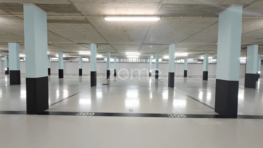 Garagem para Venda em Lagos (São Sebastião e Santa Maria)