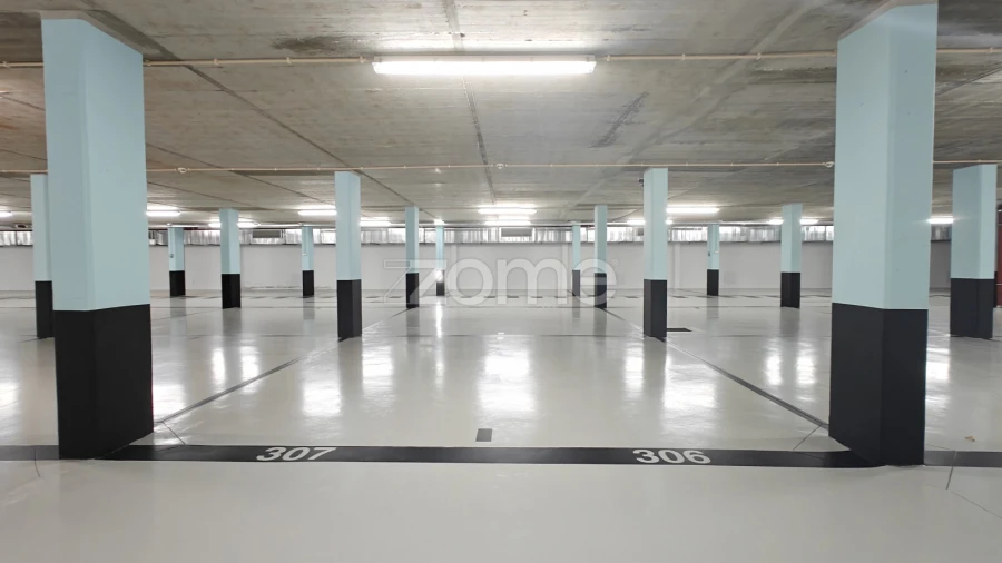 Garagem para Venda em Lagos (São Sebastião e Santa Maria)