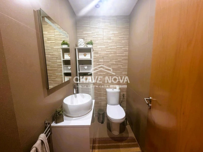 Moradia T4 para Venda em Vilar de Andorinho Foto 10