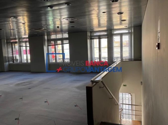 Prédio para Venda em Vila Franca de Xira Foto 9