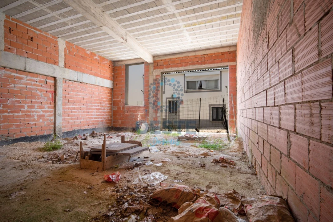 Moradia T2 para Venda em Vermelha Foto 4