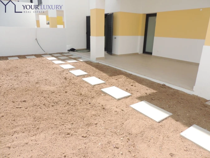 Moradia T3 para Venda em Mina de Água Foto 23