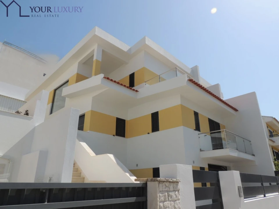 Moradia T3 para Venda em Mina de Água Foto 1