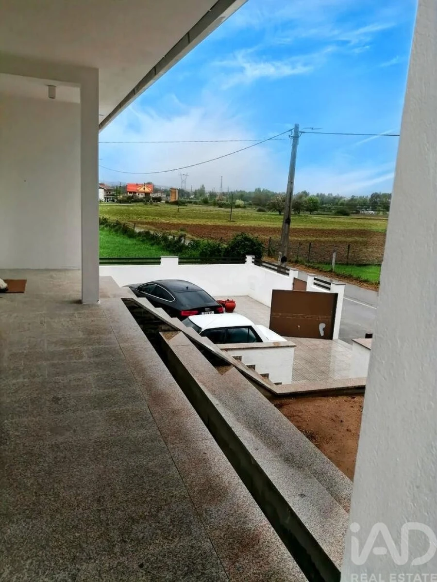 Moradia T4 para Venda em Calvão e Soutelinho da Raia Foto 3