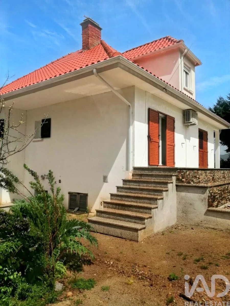 Moradia T4 para Venda em Calvão e Soutelinho da Raia Foto 2