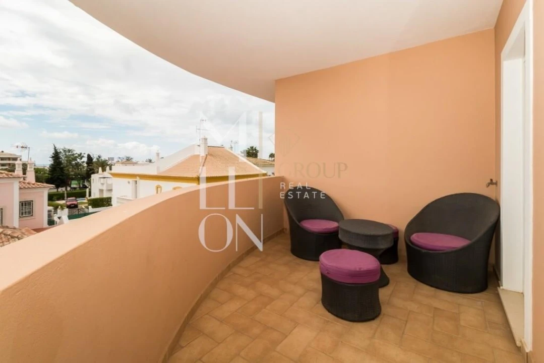 Moradia T5 para Venda em Albufeira e Olhos de Água Foto 9