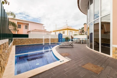 Moradia T5 para Venda em Albufeira e Olhos de Água